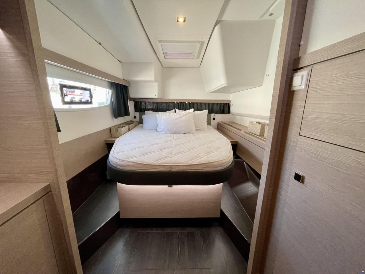 Fountaine Pajot Isla 40 Owner's Version