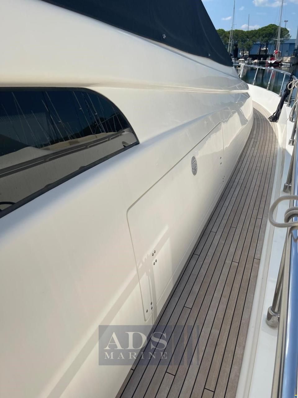 Ferretti 681