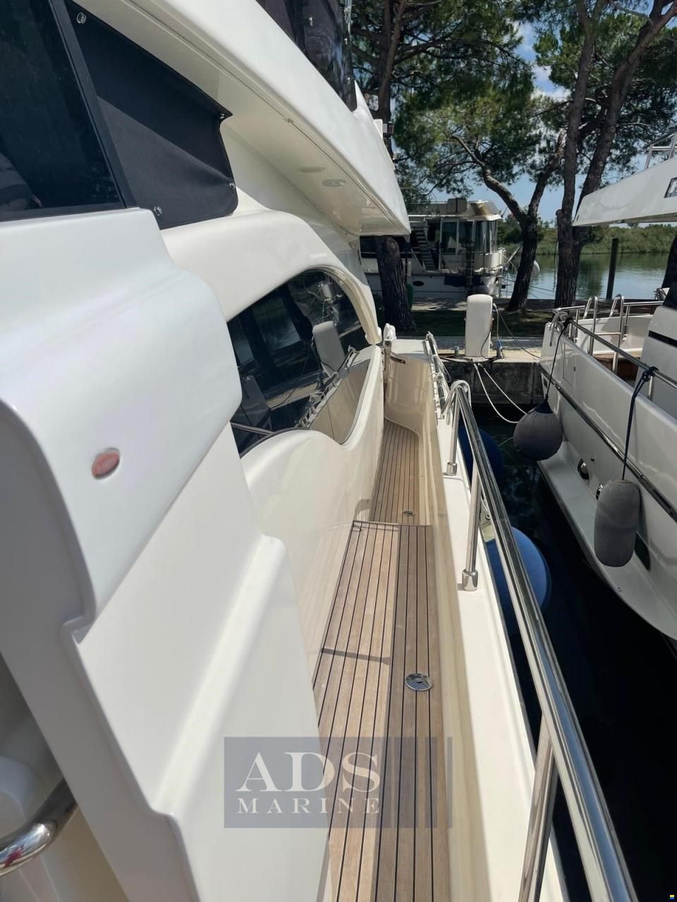 Ferretti 681