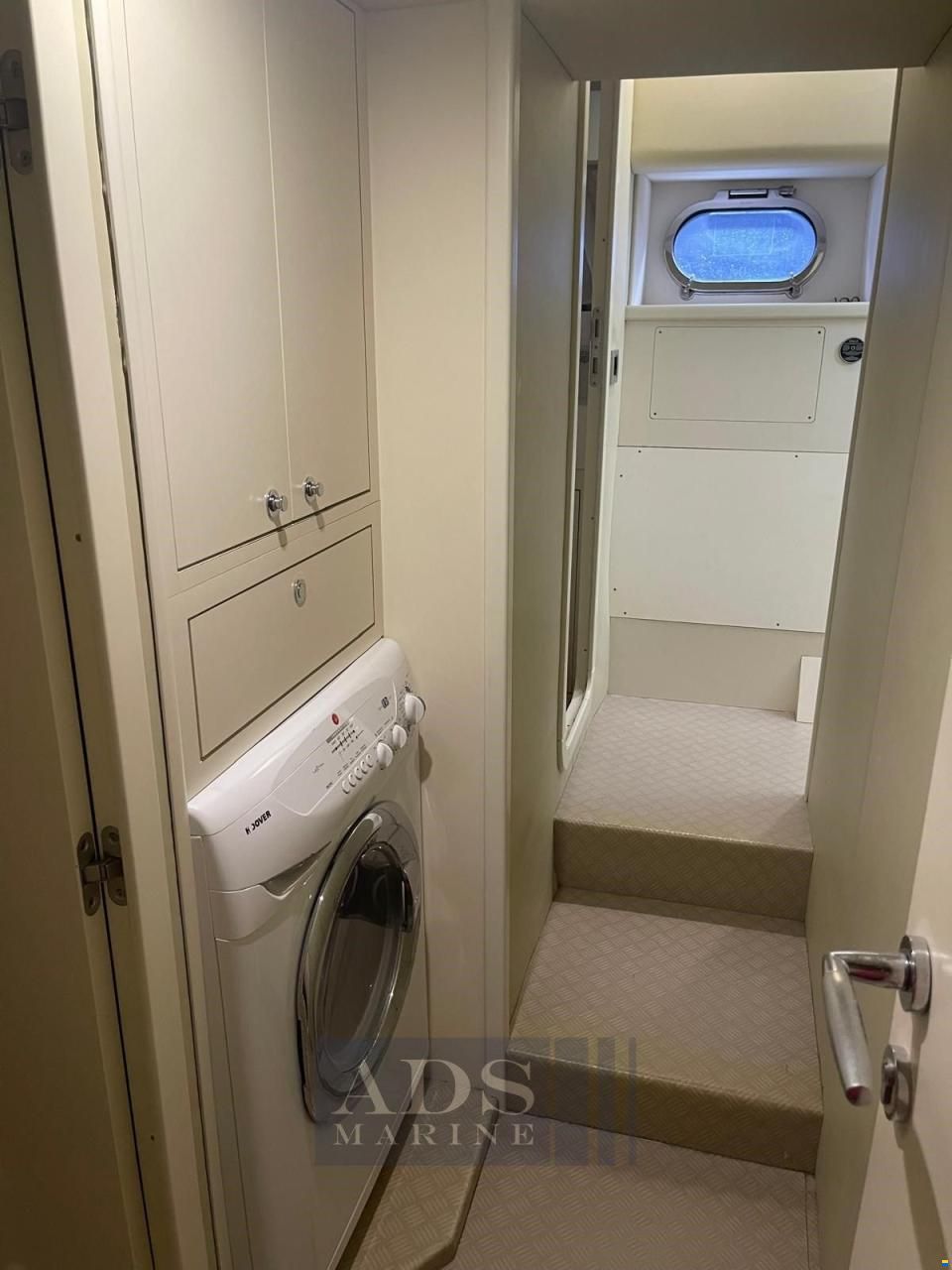 Ferretti 681