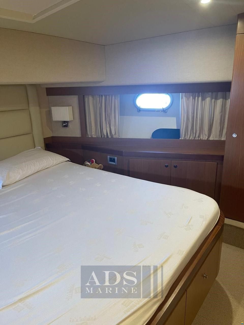 Ferretti 681