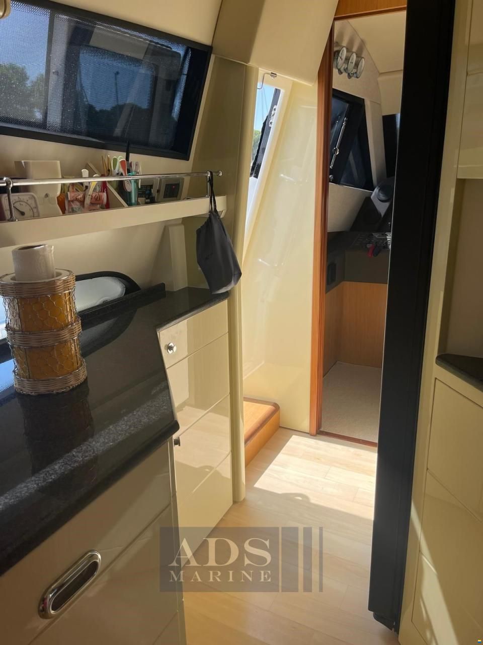 Ferretti 681