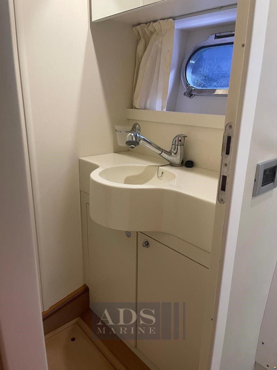 Ferretti 681