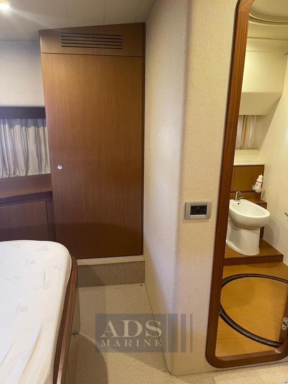 Ferretti 681
