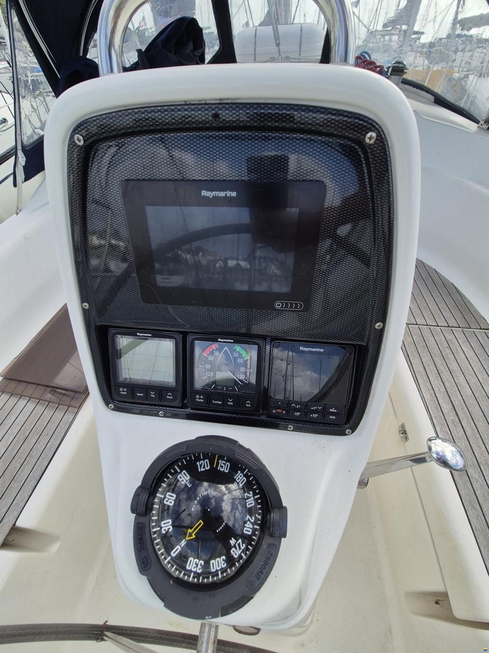 Bavaria 33 cruiser