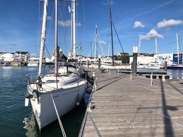 Bavaria 33 cruiser