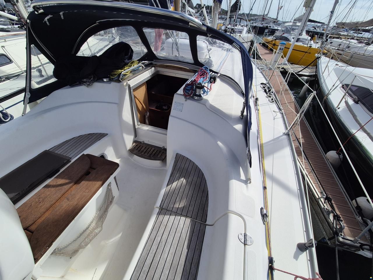 Bavaria 33 cruiser