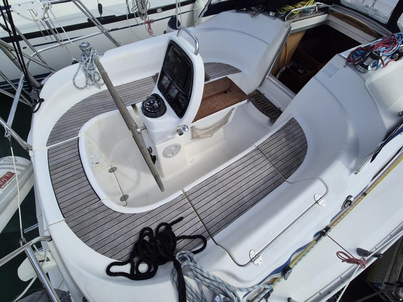 Bavaria 33 cruiser