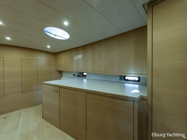 Van den Hoven Executive 2100