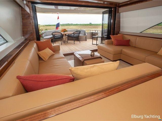 den Hoven Executive 2100