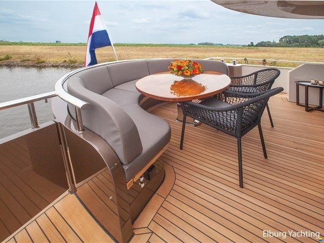 den Hoven Executive 2100