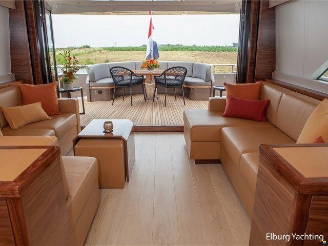 den Hoven Executive 2100