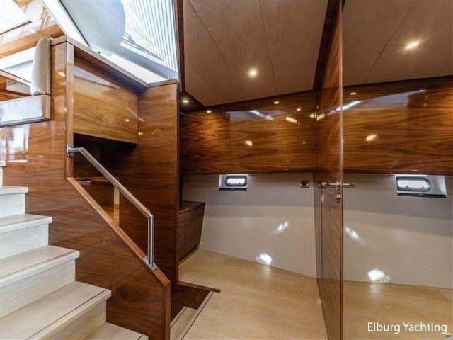 Van den Hoven Executive 2100