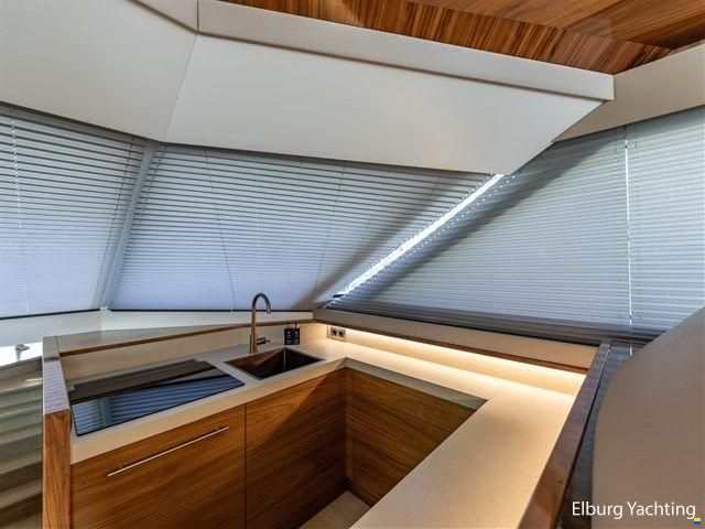 Van den Hoven Executive 2100