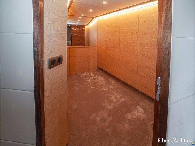 den Hoven Executive 2100