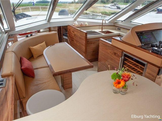 den Hoven Executive 2100