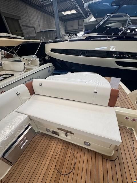 Capoforte CX 280i mit Option Liegeplatz