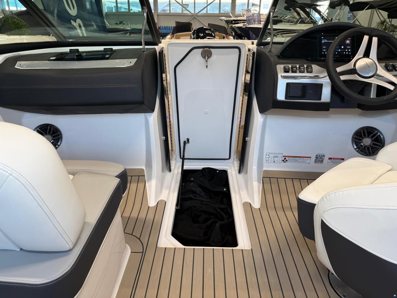 Regal 2000ES