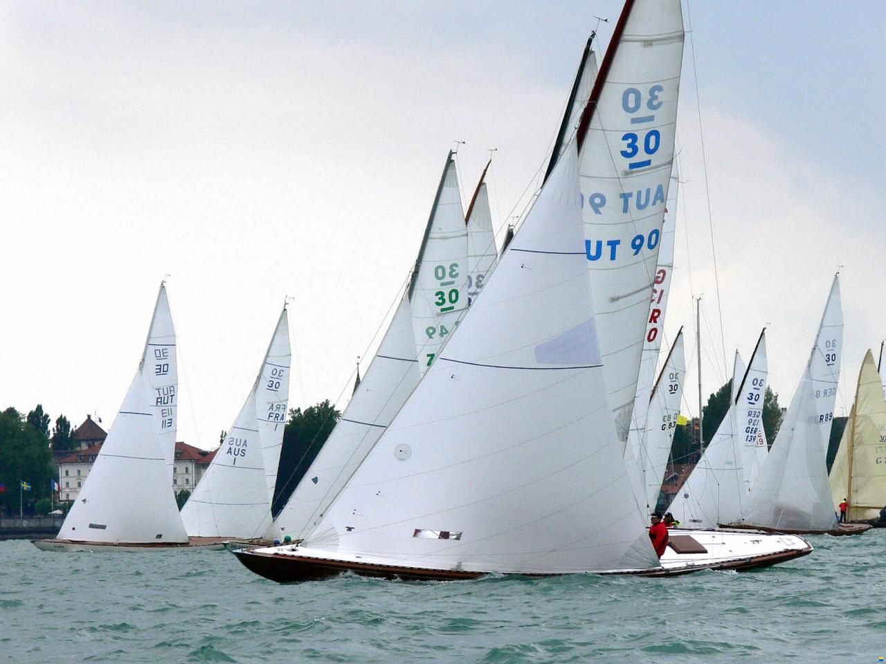 30qm-Schärenkreuzer in Voll-Mahagoni