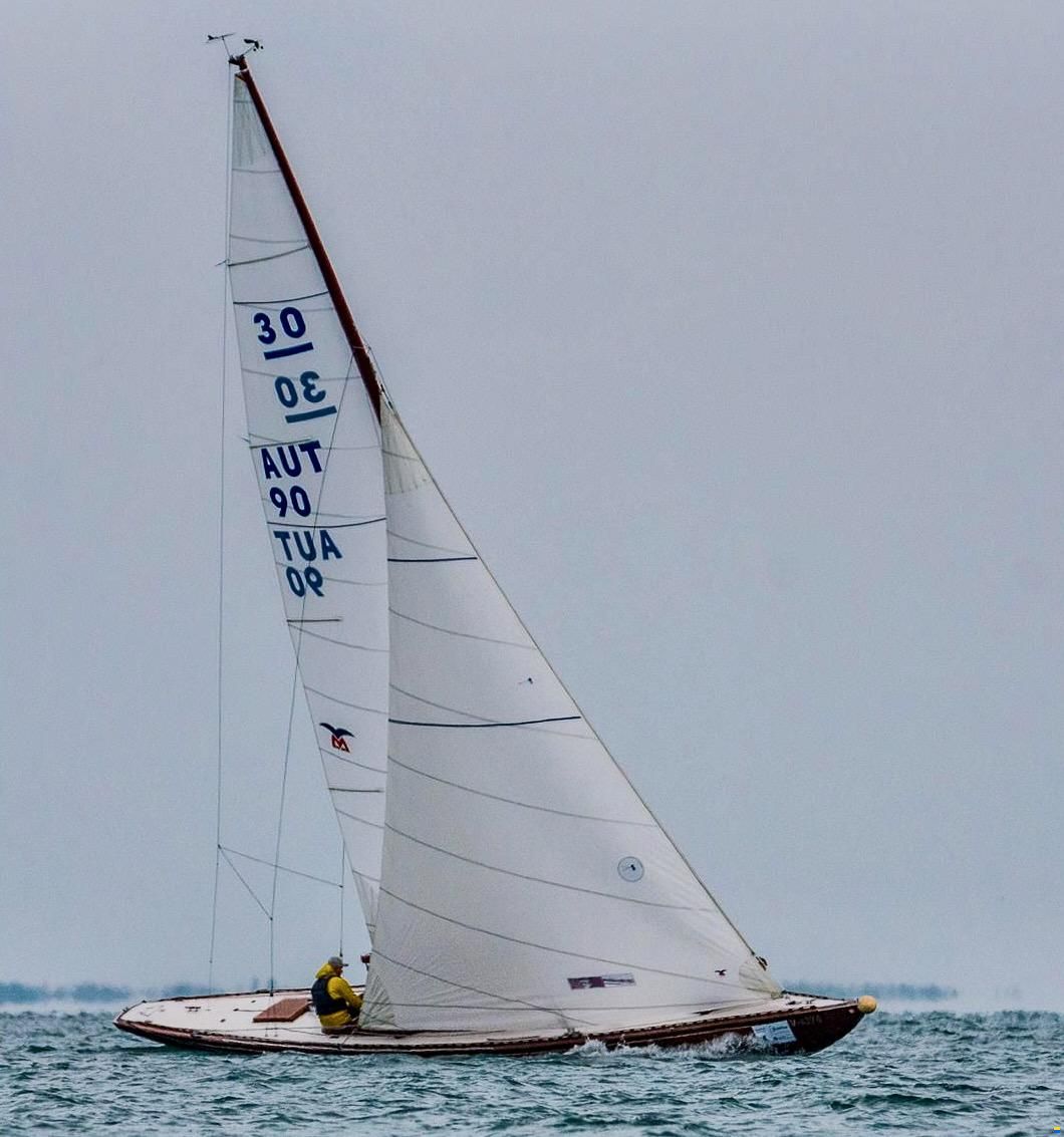 30qm-Schärenkreuzer in Voll-Mahagoni