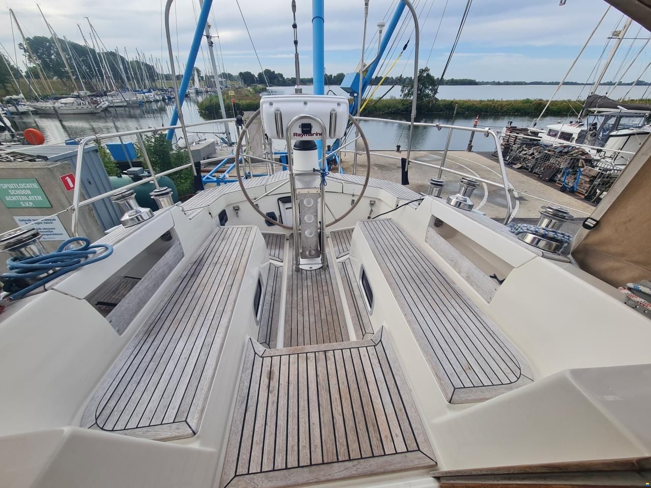 Sweden Yachts 370