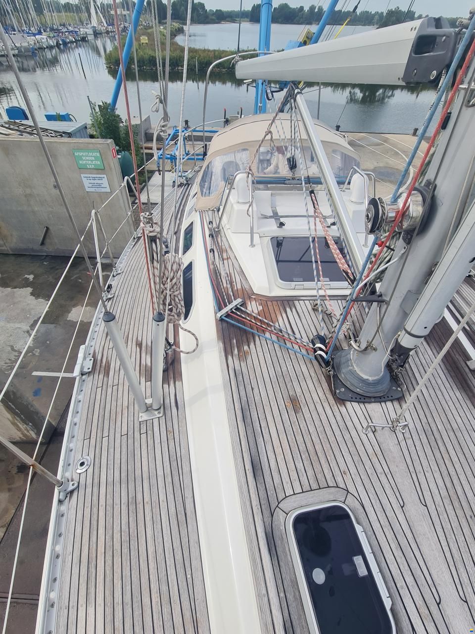 Sweden Yachts 370