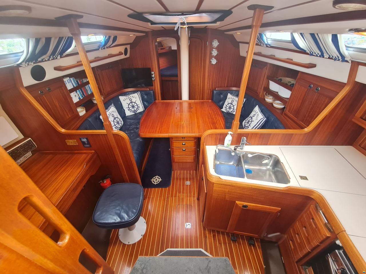 Sweden Yachts 370