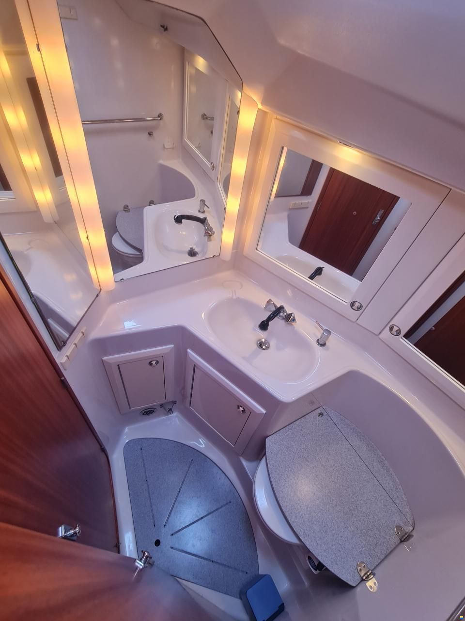 Sweden Yachts 370