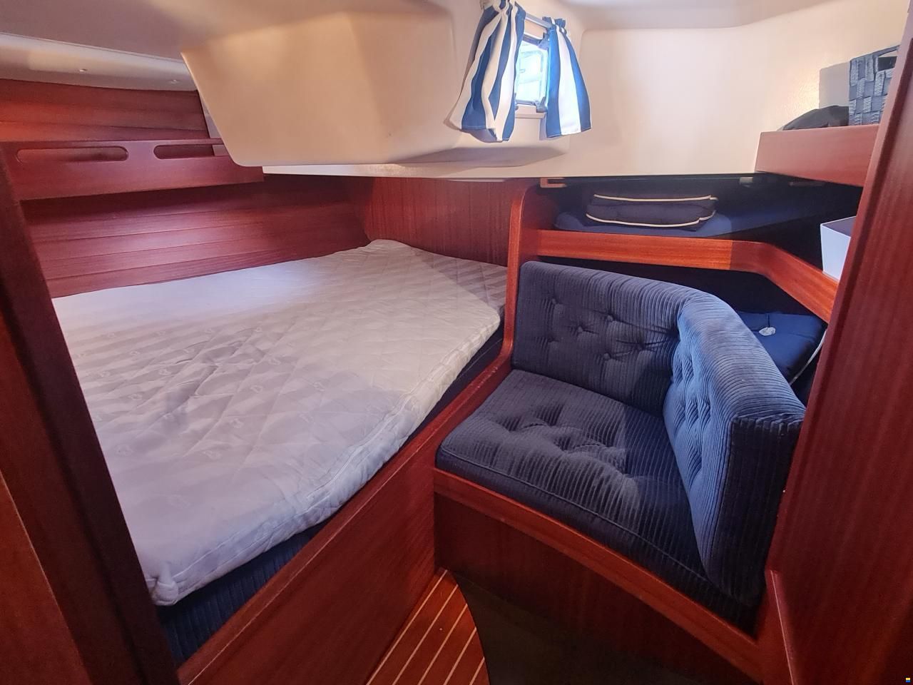 Sweden Yachts 370