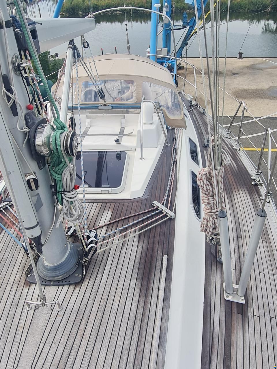 Sweden Yachts 370