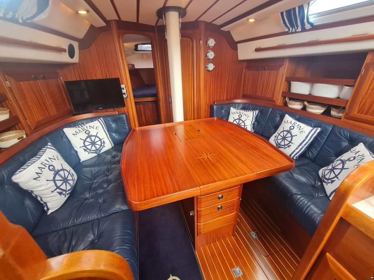 Sweden Yachts 370