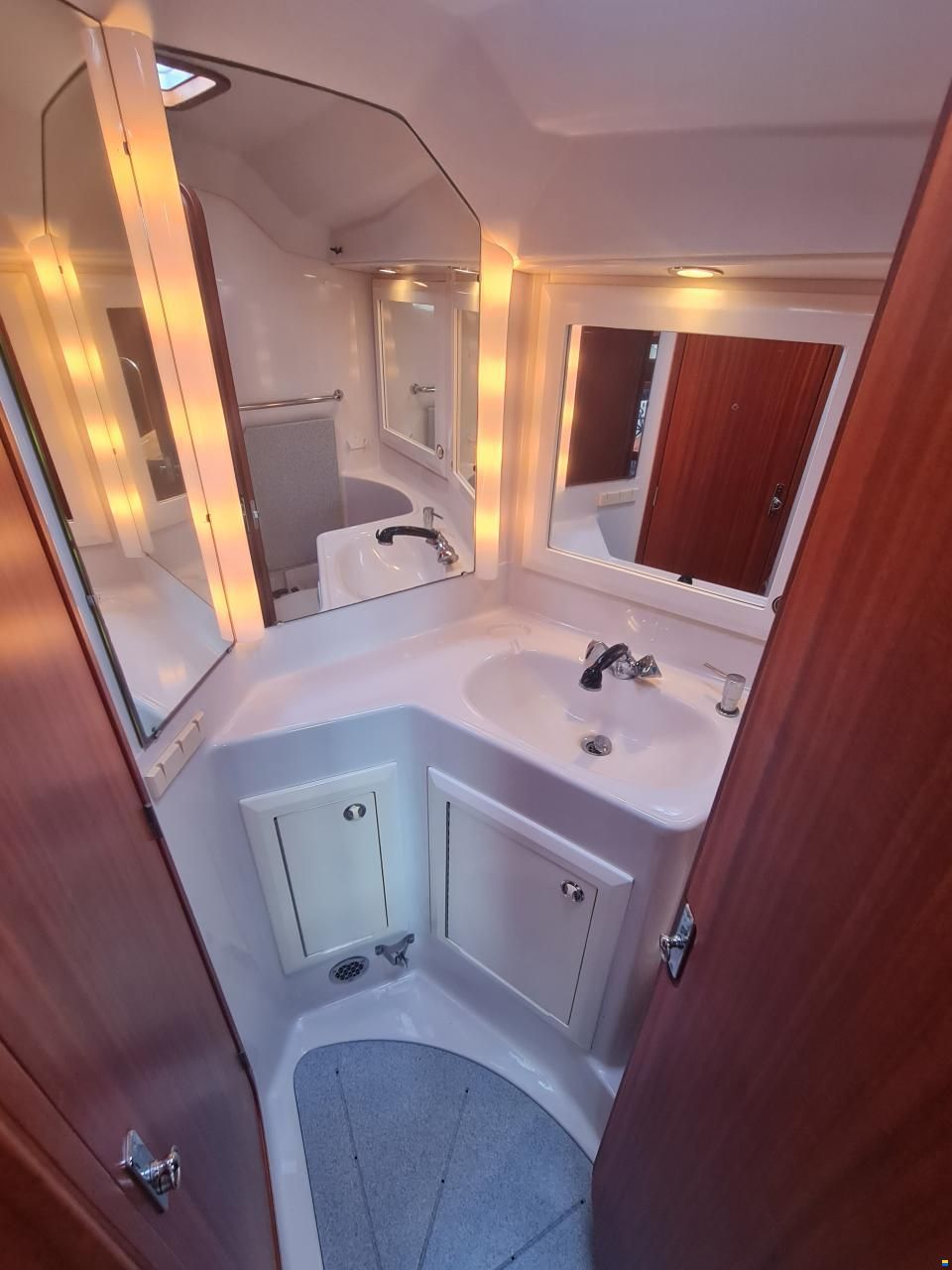 Sweden Yachts 370