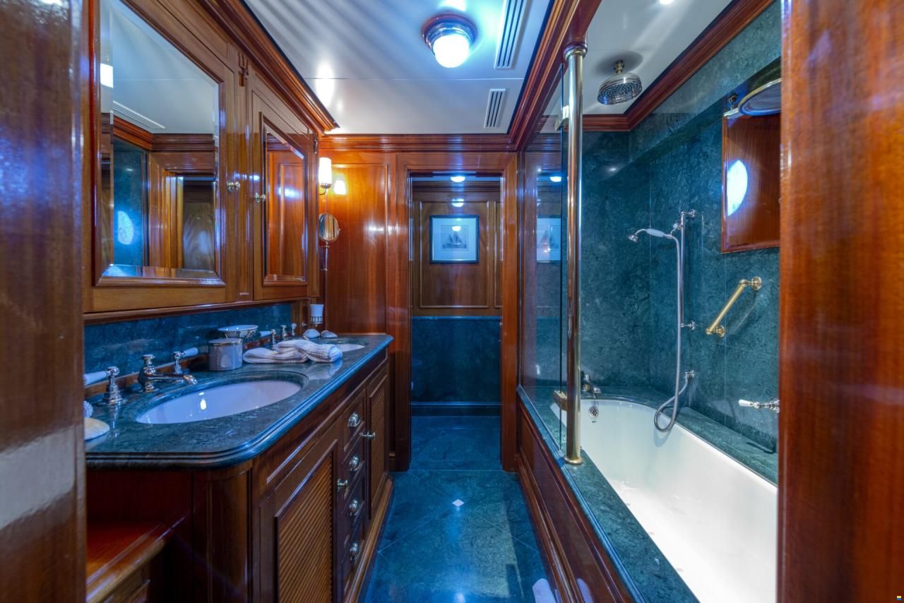 Pendennis 55m