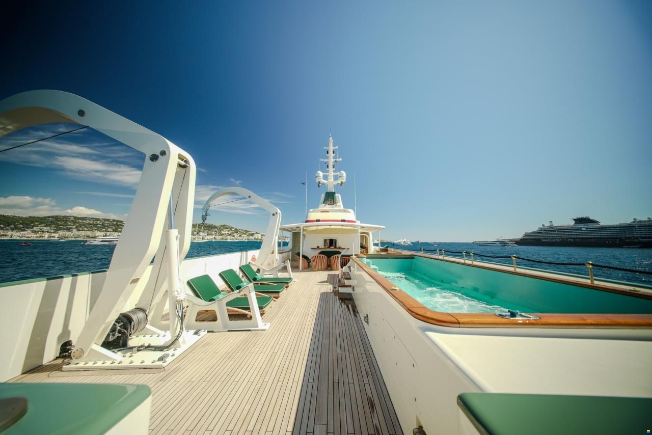 Pendennis 55m