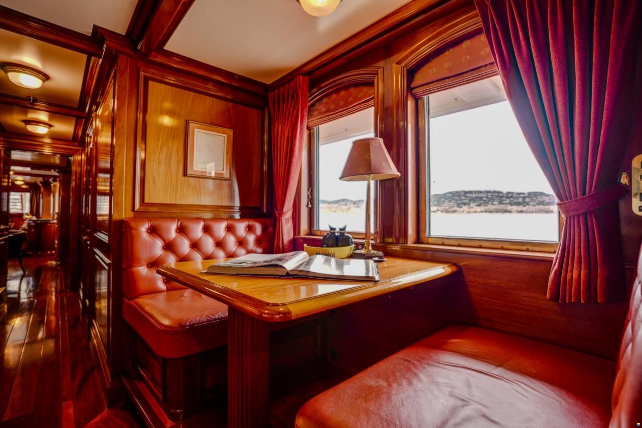 Pendennis 55m