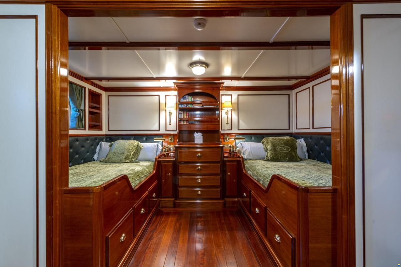 Pendennis 55m