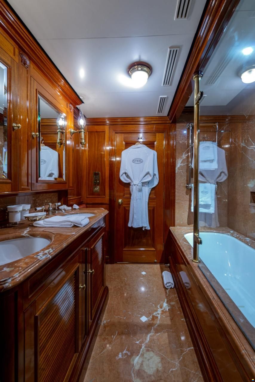Pendennis 55m