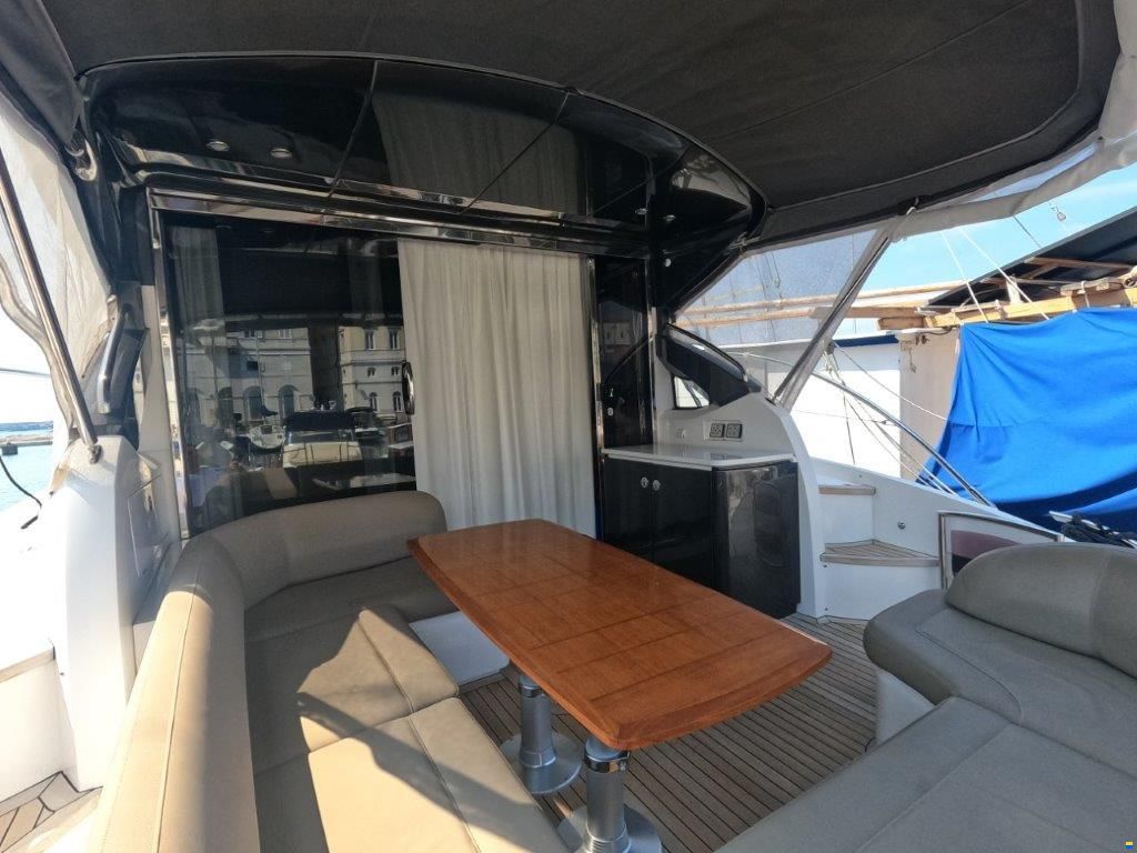 Princess V48 DECK SALOON (3. CABIN LAYOUT)