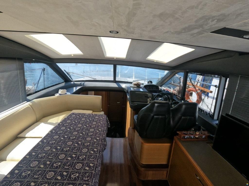 Princess V48 DECK SALOON (3. CABIN LAYOUT)