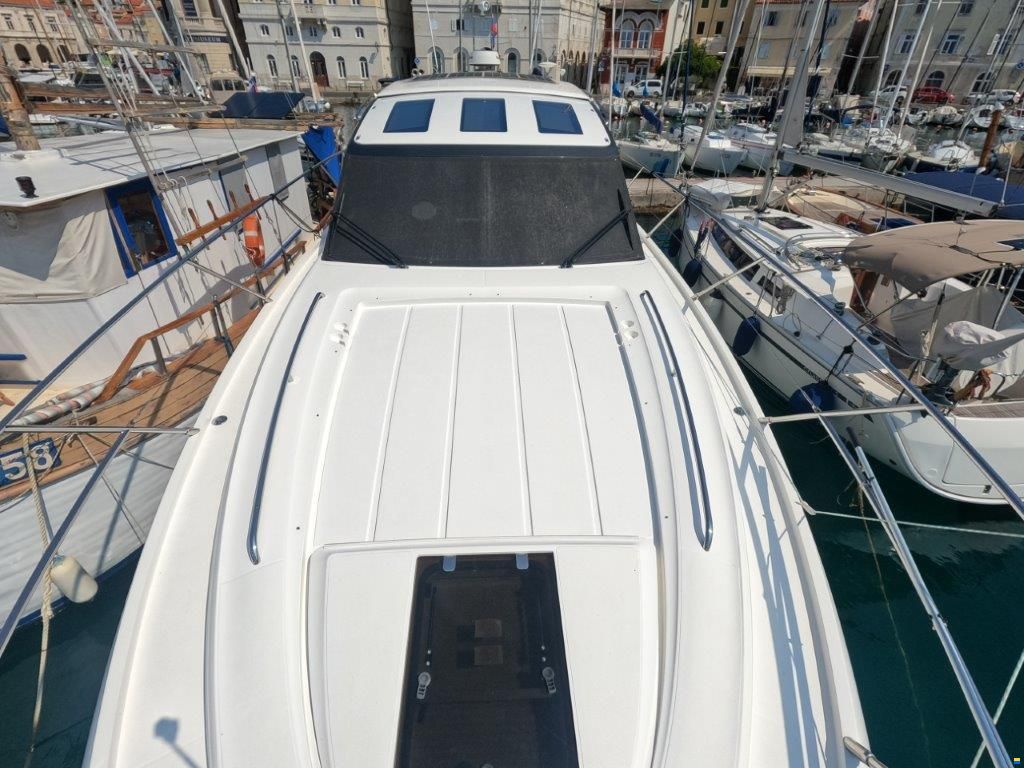 Princess V48 DECK SALOON (3. CABIN LAYOUT)