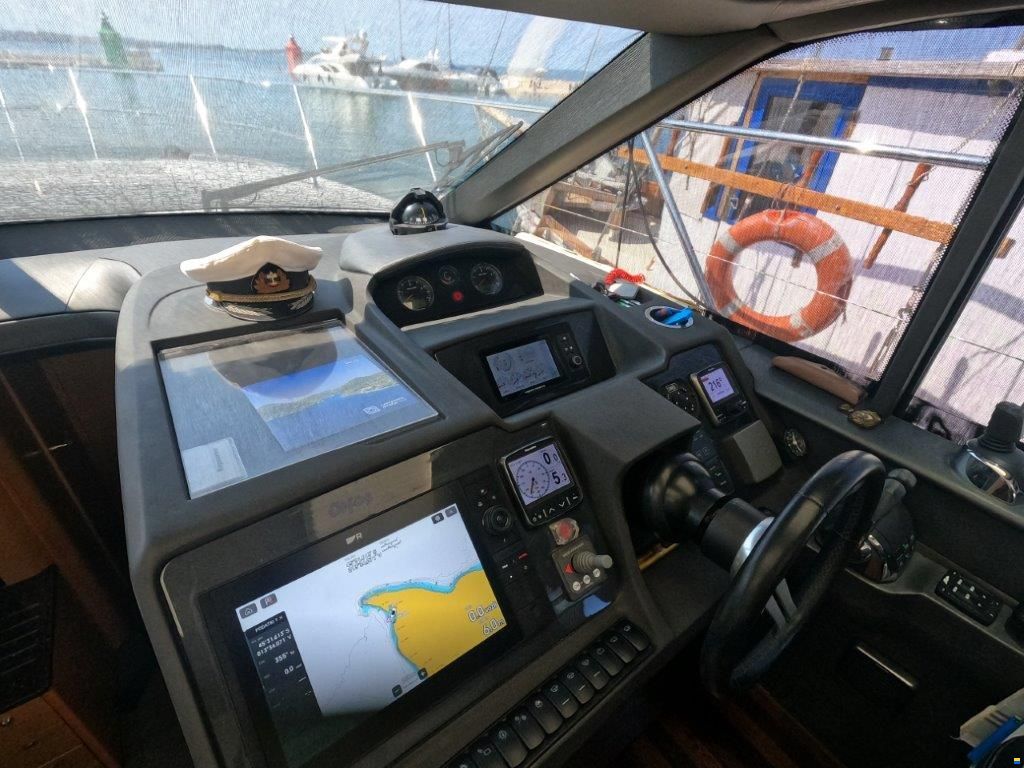 Princess V48 DECK SALOON (3. CABIN LAYOUT)