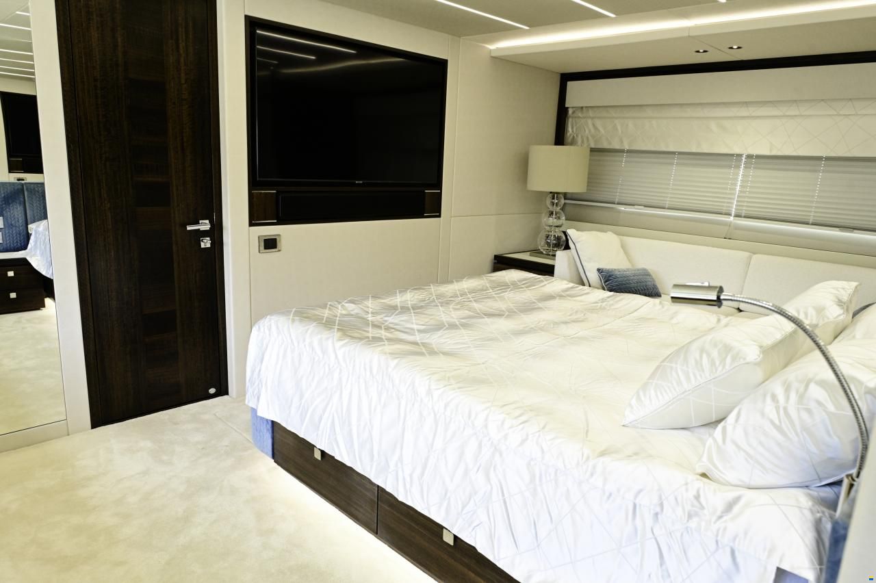 Sunseeker 76 Yacht