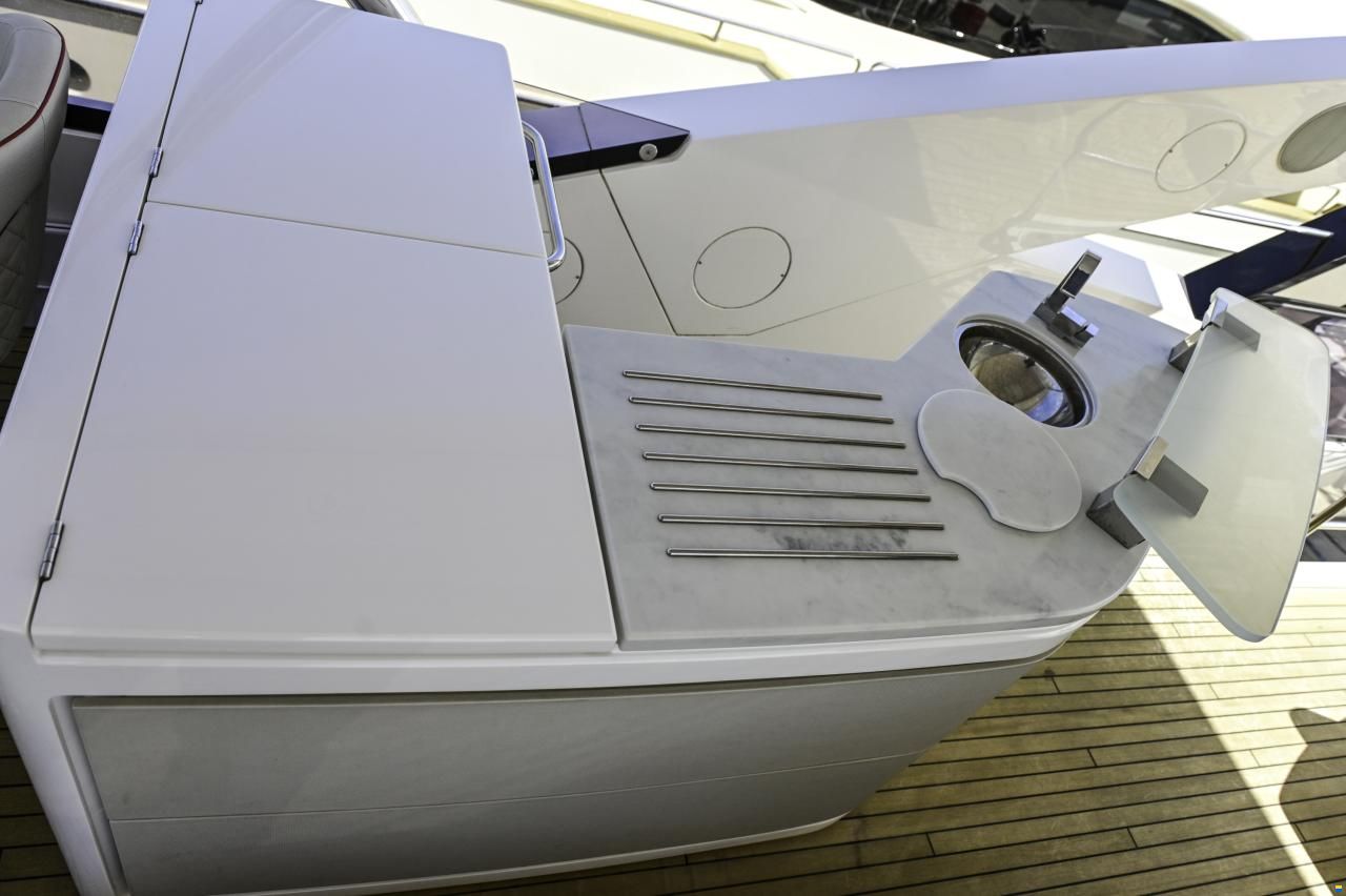Sunseeker 76 Yacht