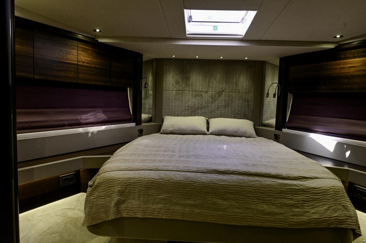 Sunseeker 76 Yacht