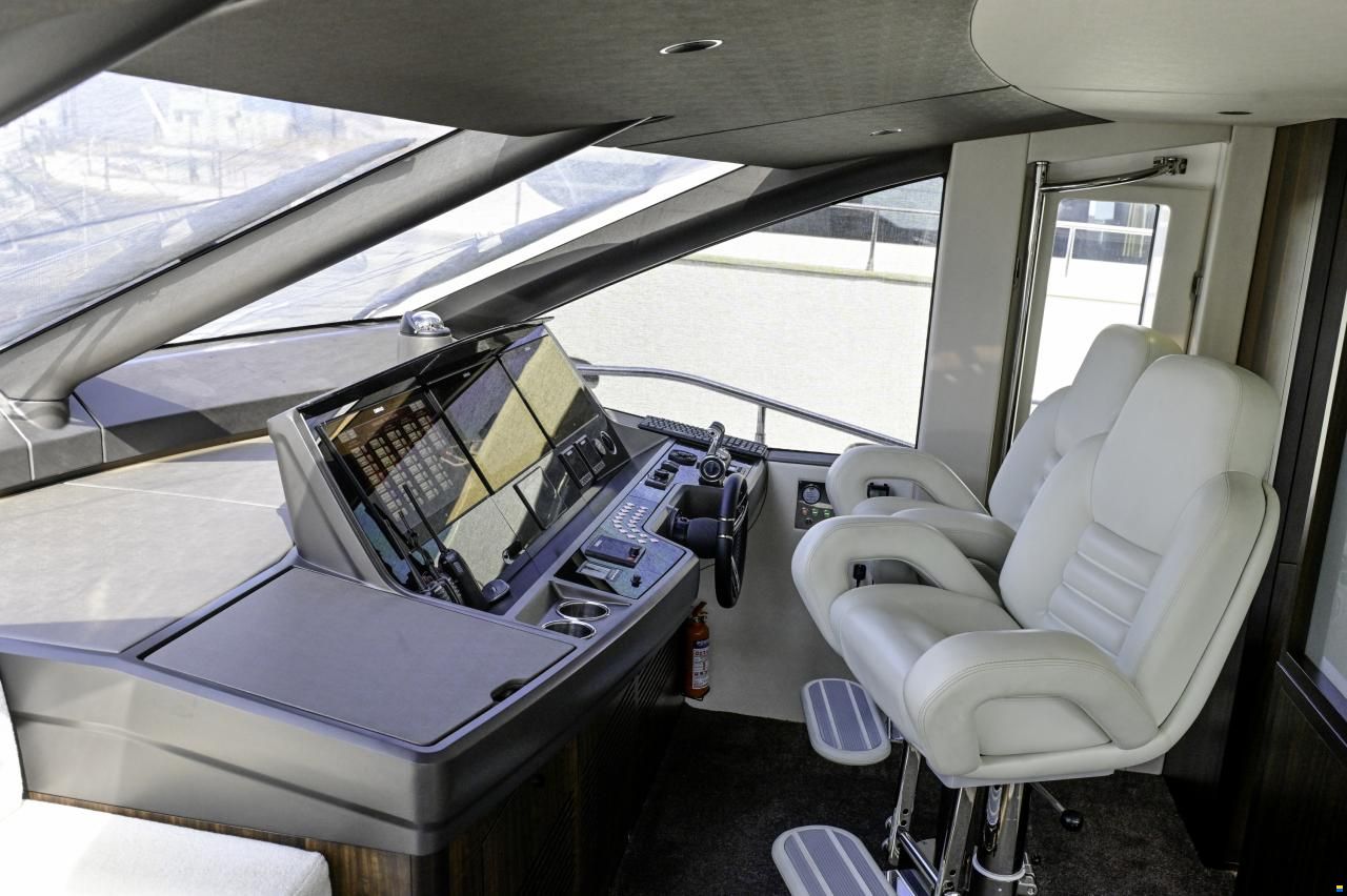 Sunseeker 76 Yacht