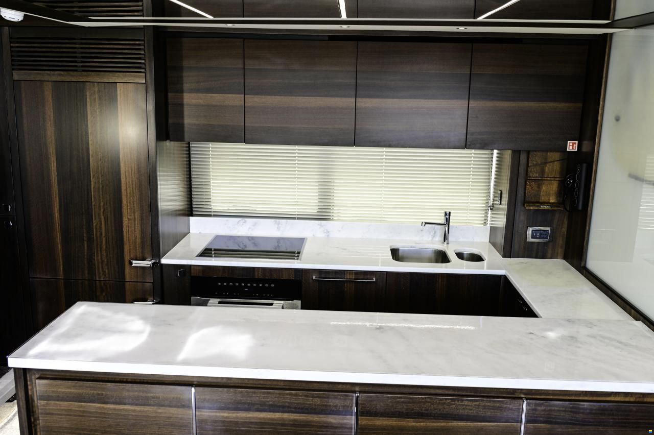 Sunseeker 76 Yacht