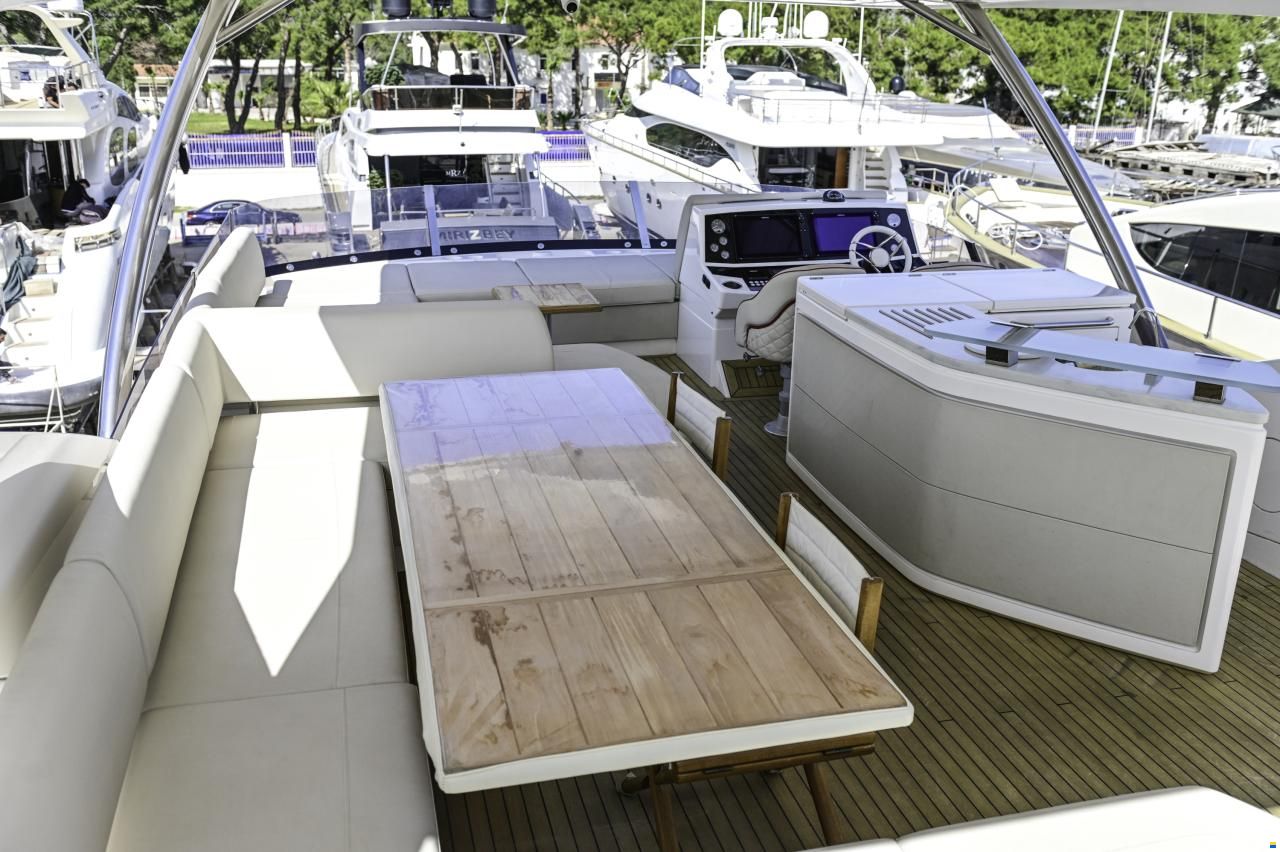 Sunseeker 76 Yacht