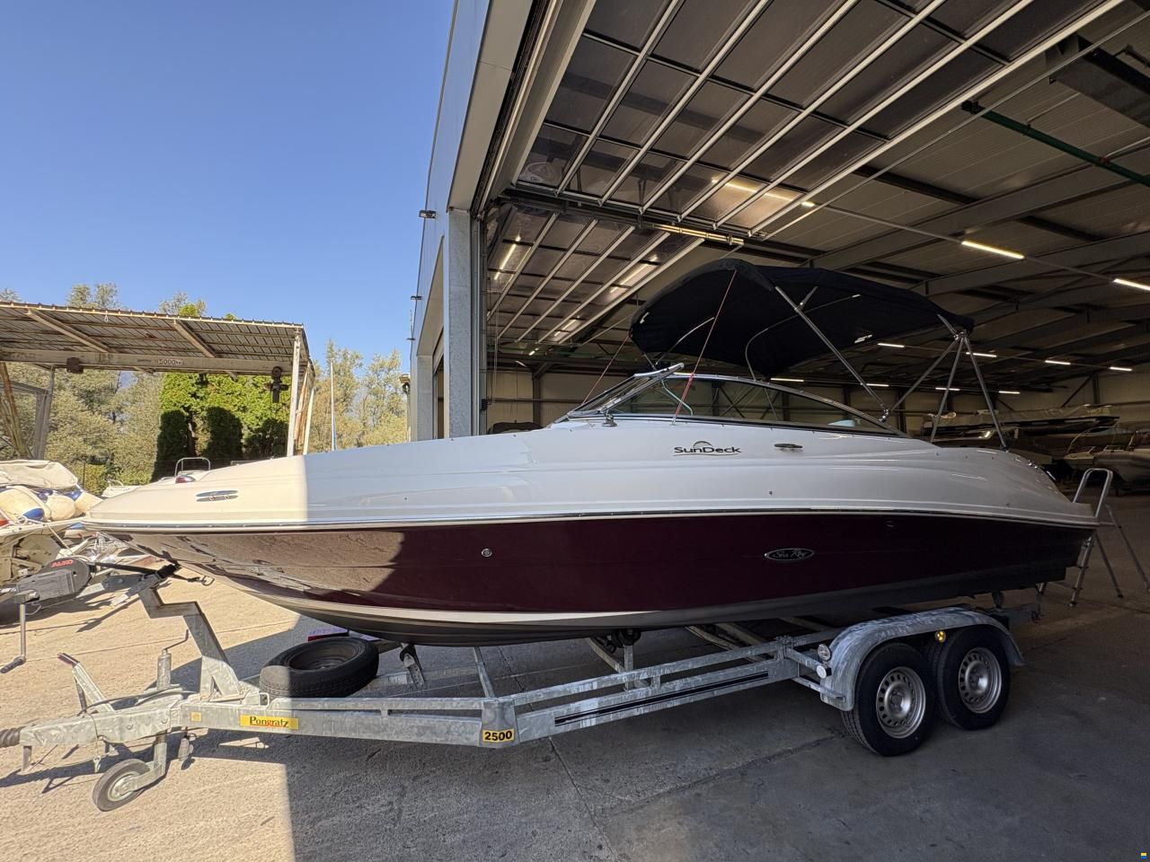 Sea Ray 220 SunDeck