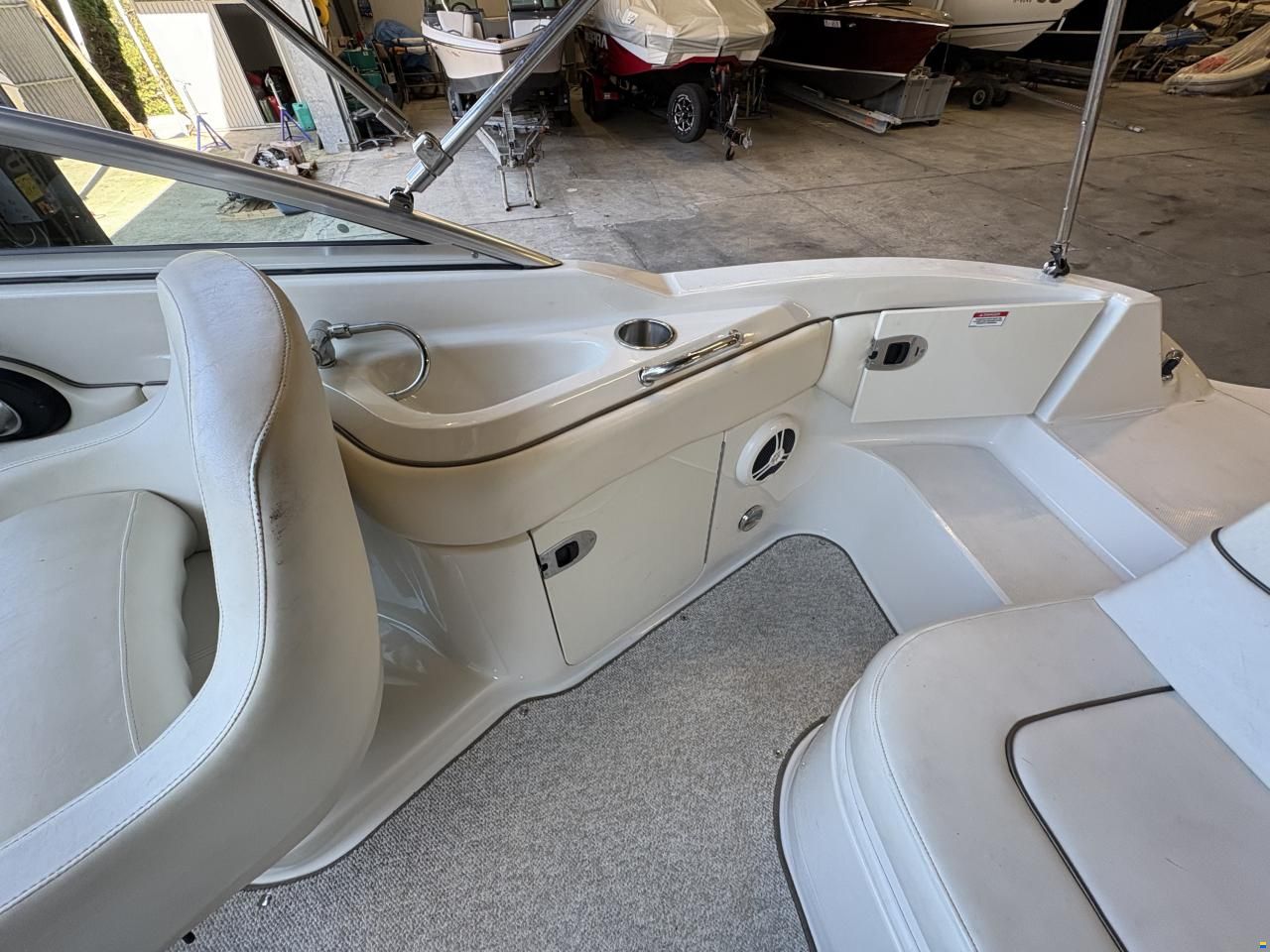 Sea Ray 220 SunDeck