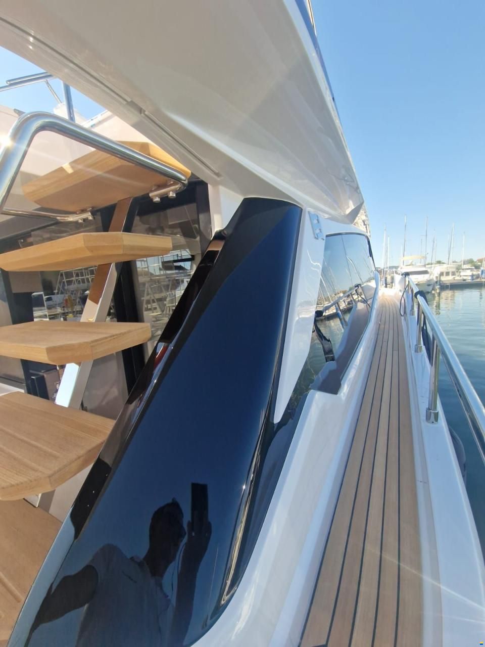 Ferretti 500